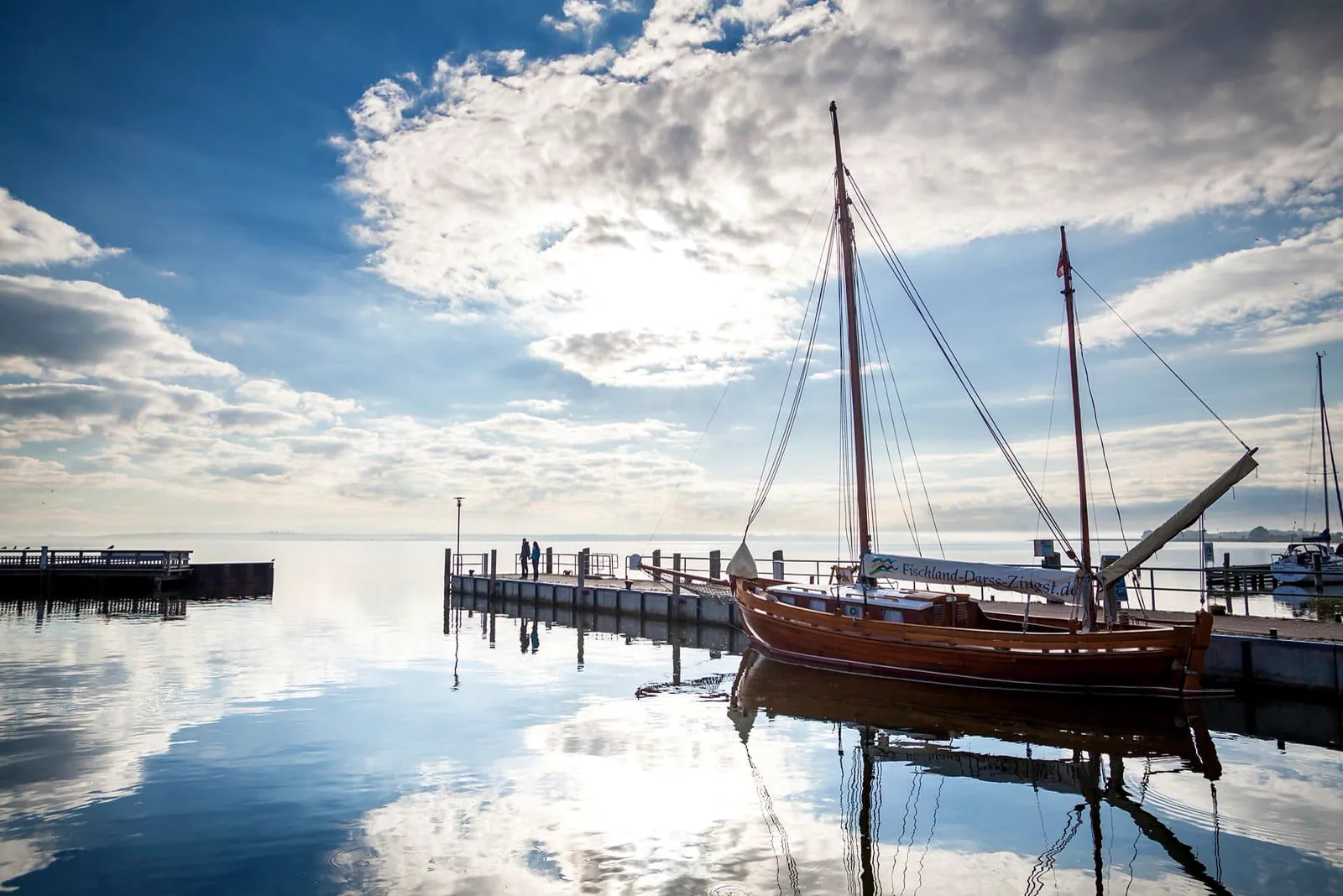 Traditionelles Zeesboot am Bodden auf Fischland-Darß-Zingst